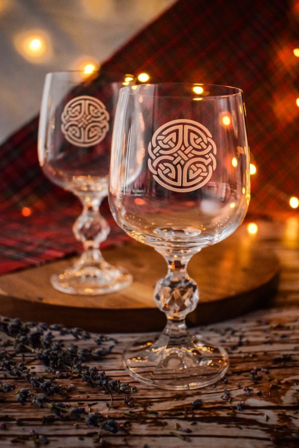 Burns Wine Celtic Round scaled wine